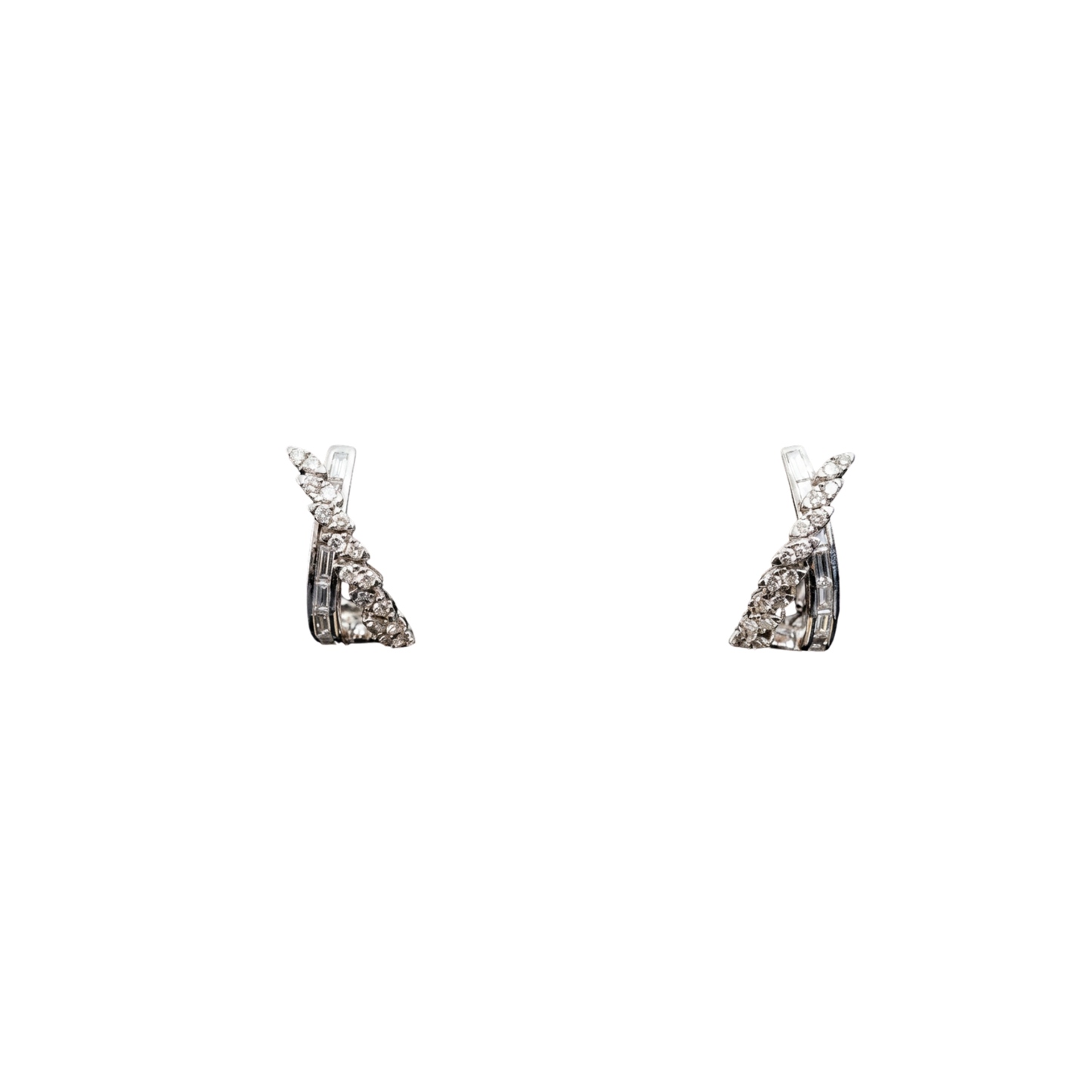 18kt White Gold Diamond Earrings with Prong set Round & Channel set Baguette Diamonds - Round: 0.75 cts - Baguettes: 1.00 cts