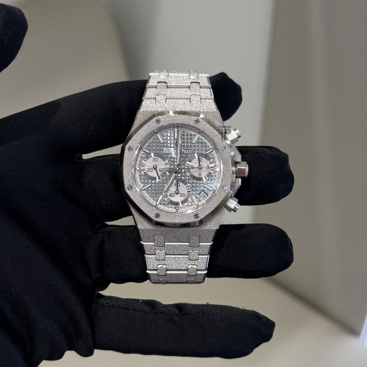 Audemars Piguet Royal Oak Ref. 26239BC.GG.1224BC.01 41MM Frosted White Gold Chronograph Grey Dial