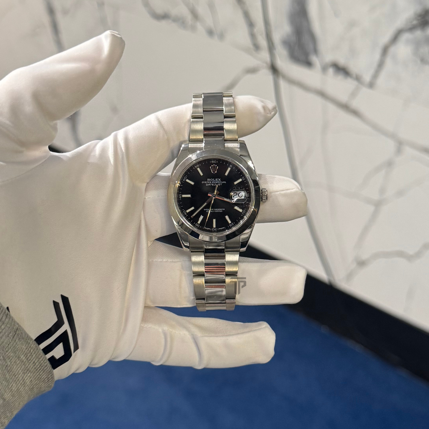 Rolex Datejust 126300 41mm Oyster Bracelet Steel Black Dial Smooth Bezel