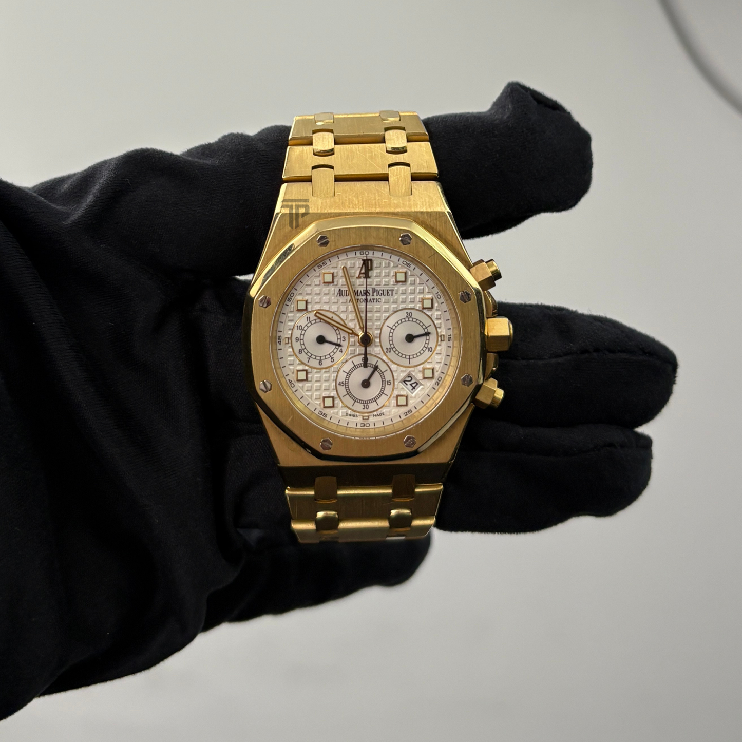 Audemars Piguet Royal Oak Chronograph Ref. 26022BA.OO.D088CR.01 39MM Yellow Gold White Dial