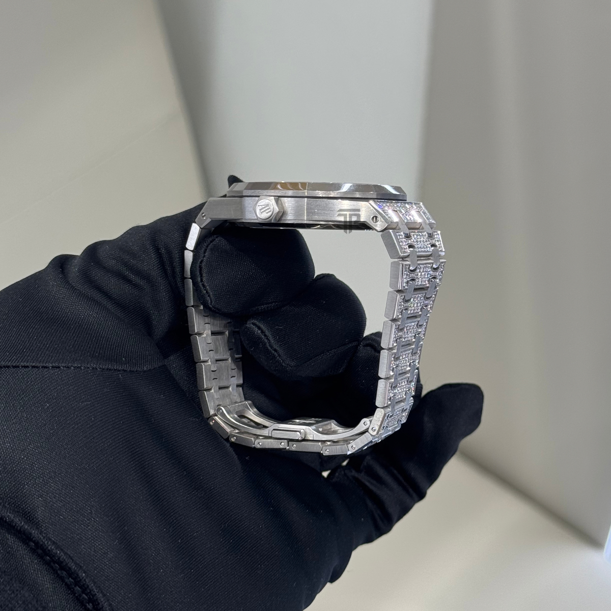 Audemars Piguet Royal Oak Ref. 15512BC.ZZ.1322BC.01 41mm White Gold Royal Oak Full Factory Pave Case and Sapphire Pave Dial (50th Anniversary)