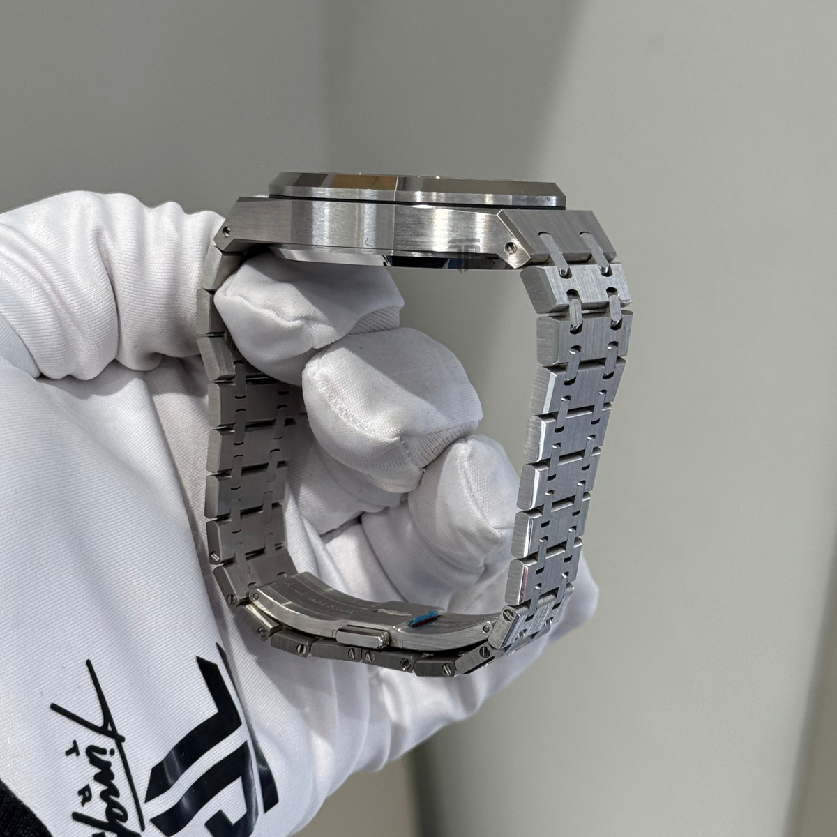 Audemars Piguet Royal Oak Chronograph Ref. 26240ST.OO.1320ST.03 41MM Stainless Steel White Dial