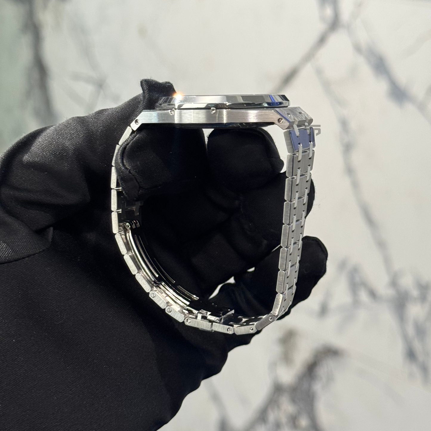 Audemars Piguet Ref. 25820SP.0O.0944SP.02 39mm Black Dial Perpetual Stainless Steel Case Platinum Centerlinks/Bezel