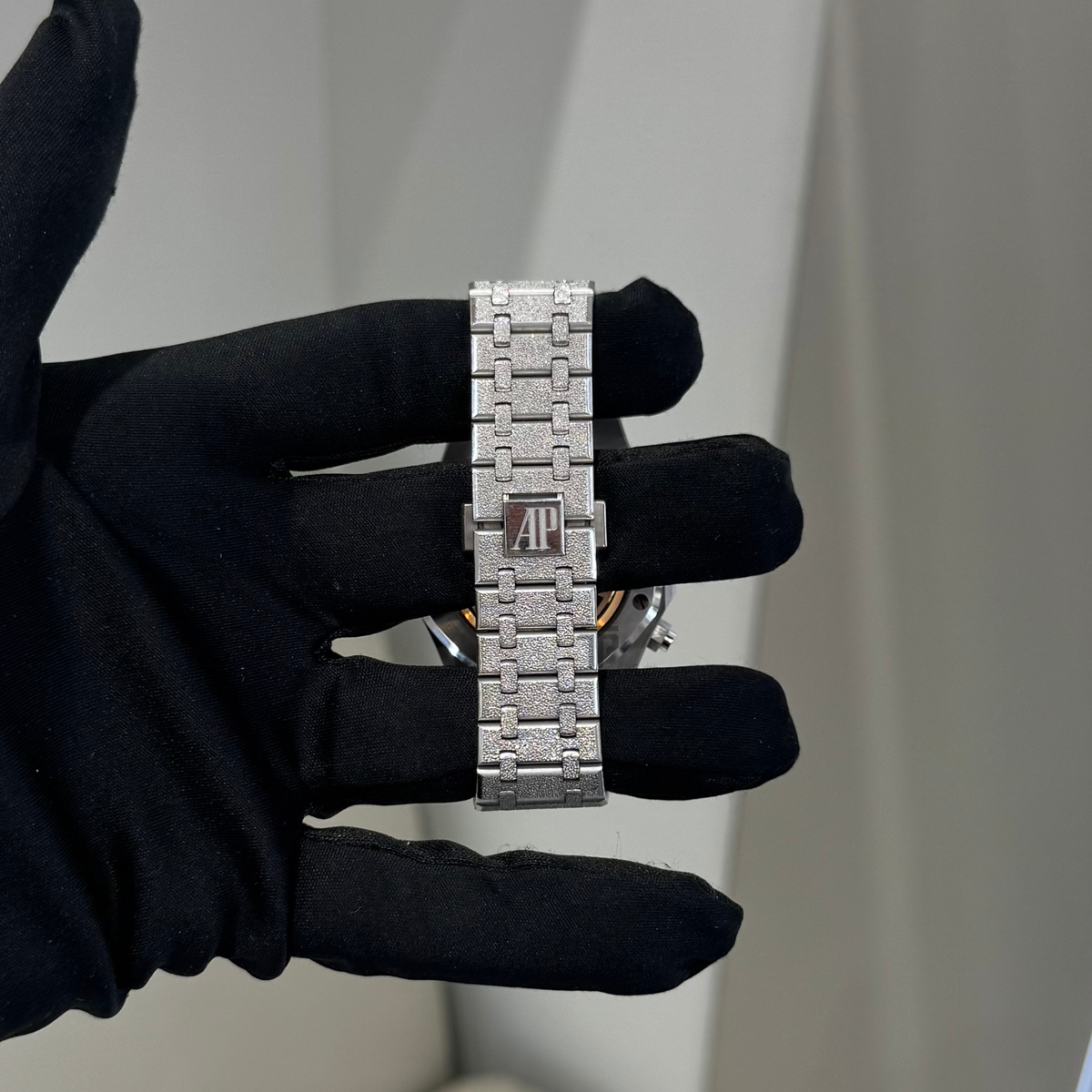 Audemars Piguet Royal Oak Ref. 26239BC.GG.1224BC.01 41MM Frosted White Gold Chronograph Grey Dial